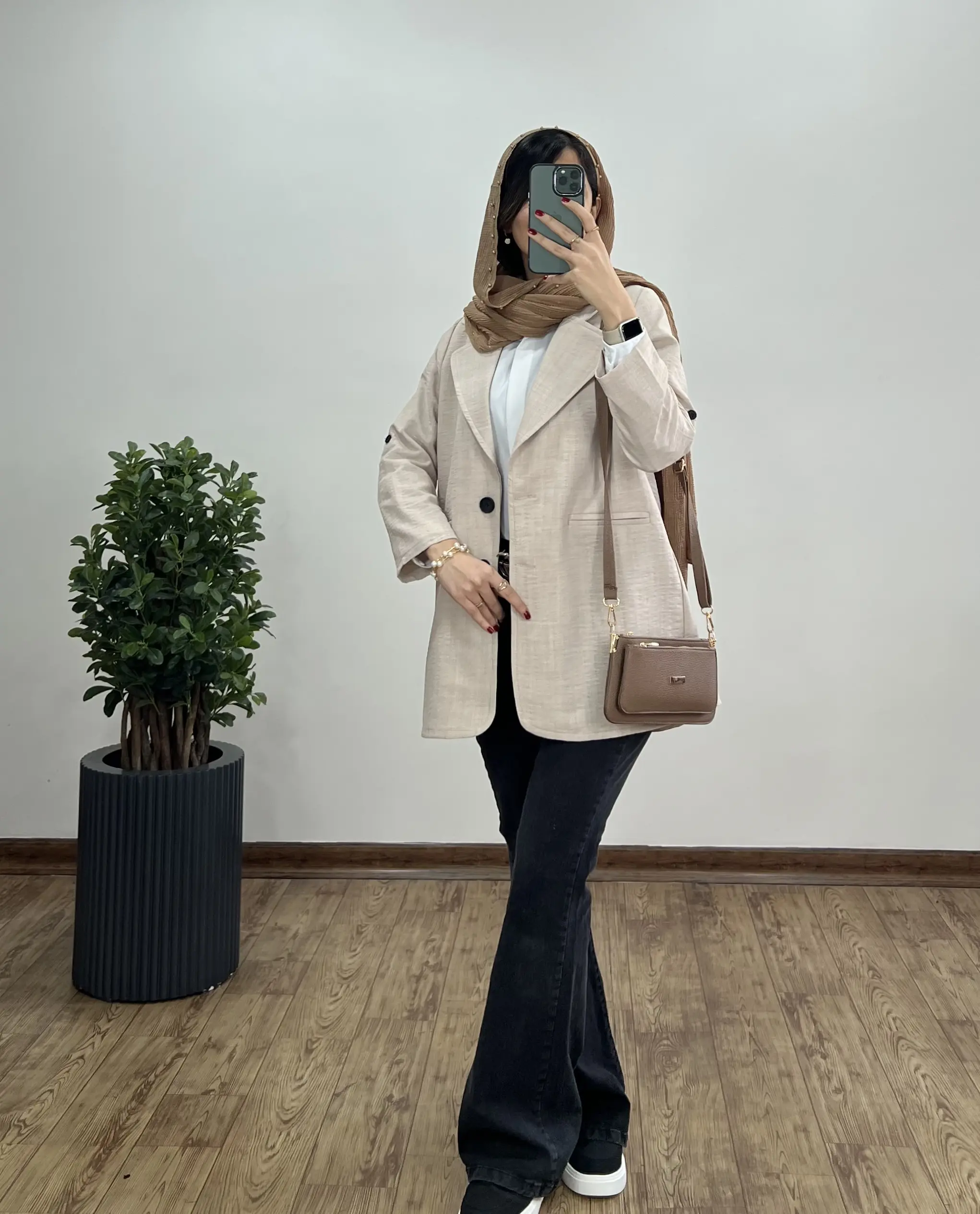 مانتو کتی شانتون آیسو ماهناز